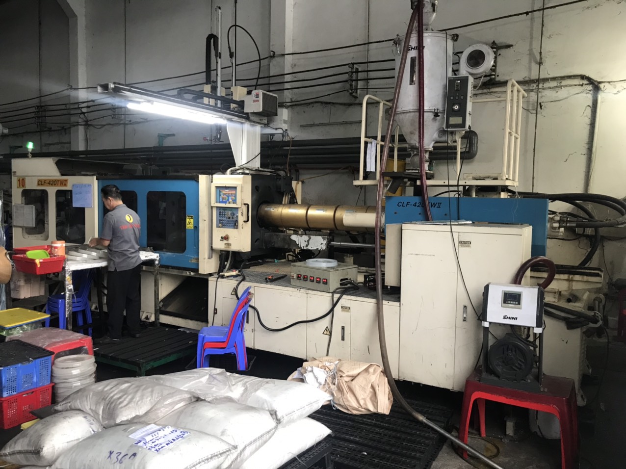 plastic injection machine (3).jpg